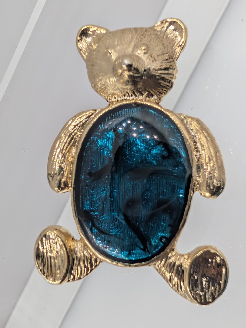 Teddy Bear Goldtone Teal Blue Marbled Lucite Oval Inset Brooch Pin Jewelry C47